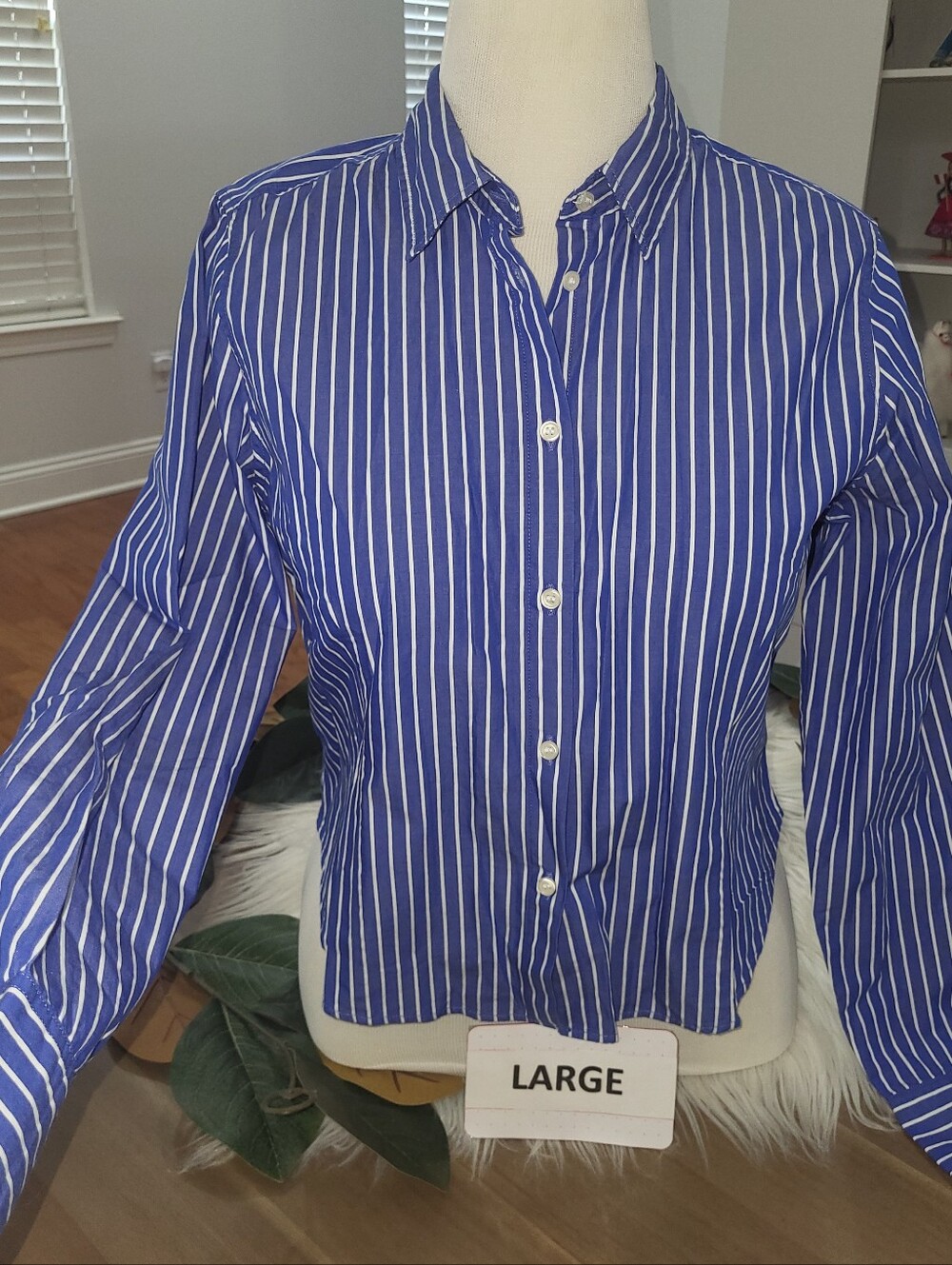 100 % Cotton GAP Poplin- blue and white striped button-up shirt Size L Petite